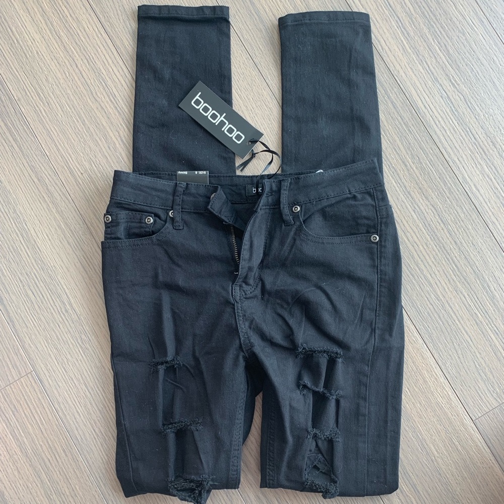 Boohoo Black Mid Rise Ripped Skinny Jean